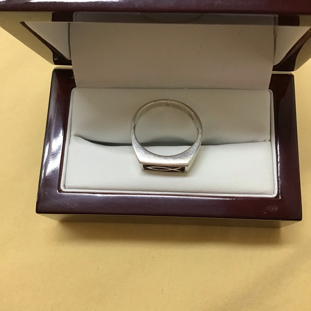 Ring - Picture 2 of 6